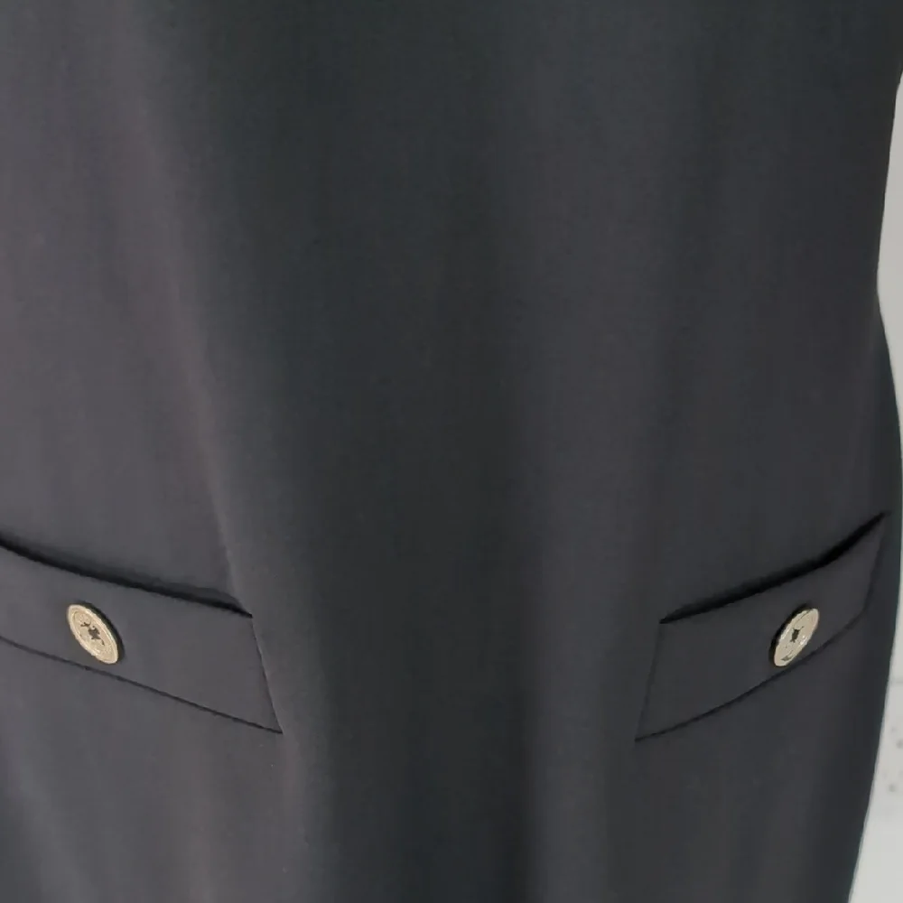 Elegant Black and White Women's Dress - Picture 4 of 7